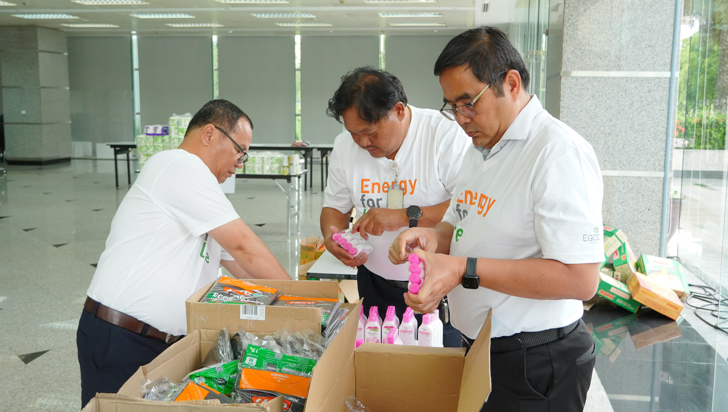 EGCO Group ส่งต่อพลังใจ มอบถุงยังชีพ ช่วยผู้ได้รับผลกระทบจากน้ำท่วมในเขตหลักสี่