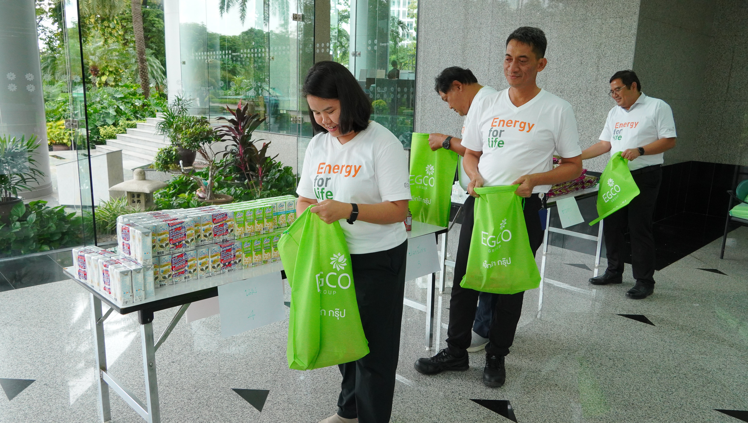 EGCO Group ส่งต่อพลังใจ มอบถุงยังชีพ ช่วยผู้ได้รับผลกระทบจากน้ำท่วมในเขตหลักสี่