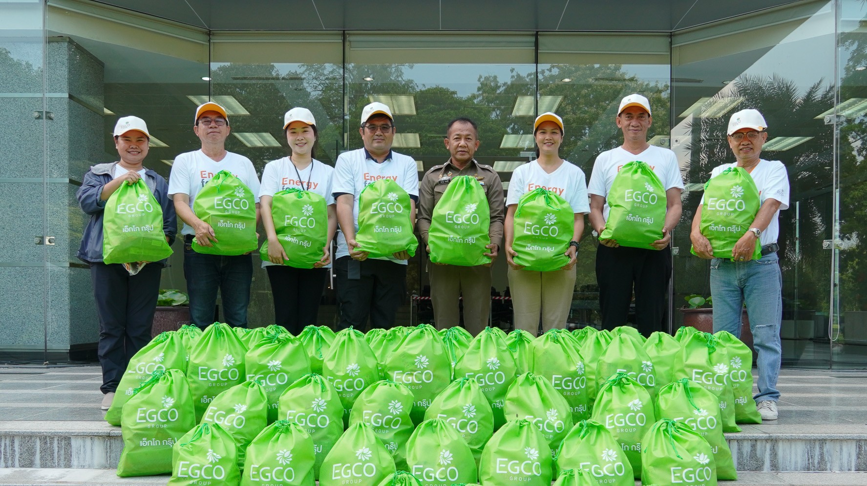 EGCO Group ส่งต่อพลังใจ มอบถุงยังชีพ ช่วยผู้ได้รับผลกระทบจากน้ำท่วมในเขตหลักสี่